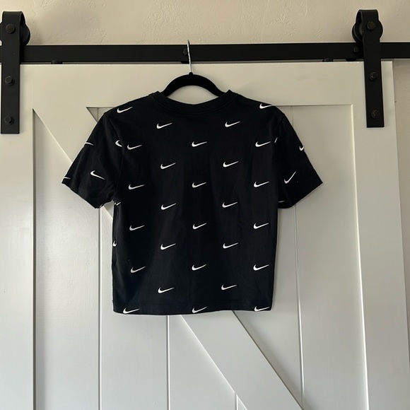 Embroidered Nike Swish with all over logo cropped T-shirt - Picture 7 of 8